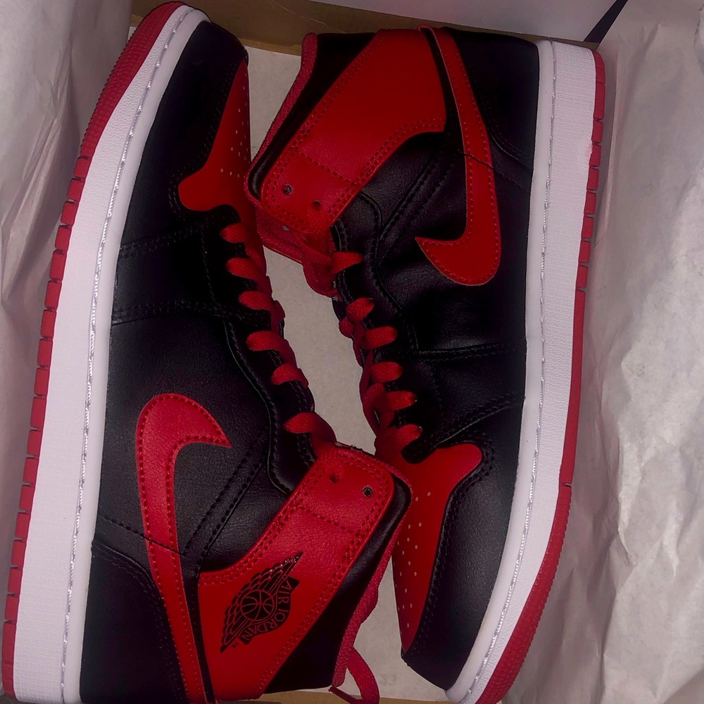 Air Jordan 1 Mid, from Nike, size 8.5 Red, Black and White